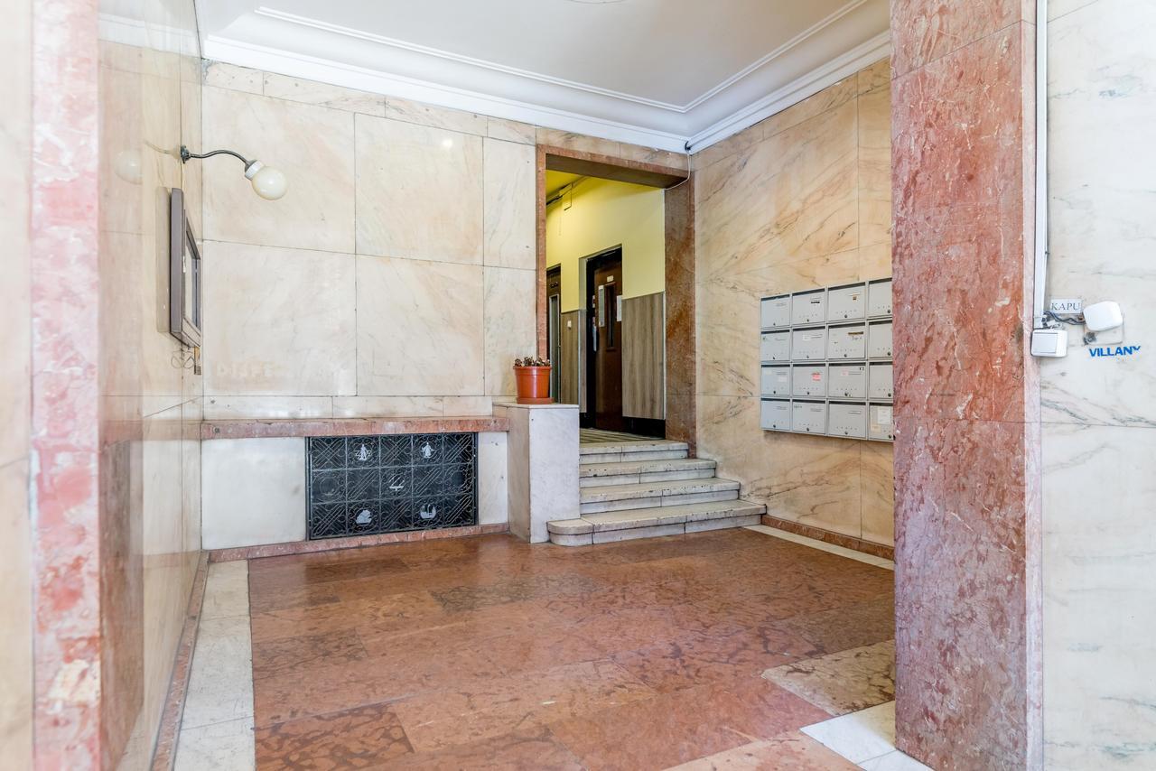 Top Of The City Apartment With Ac بودابست المظهر الخارجي الصورة